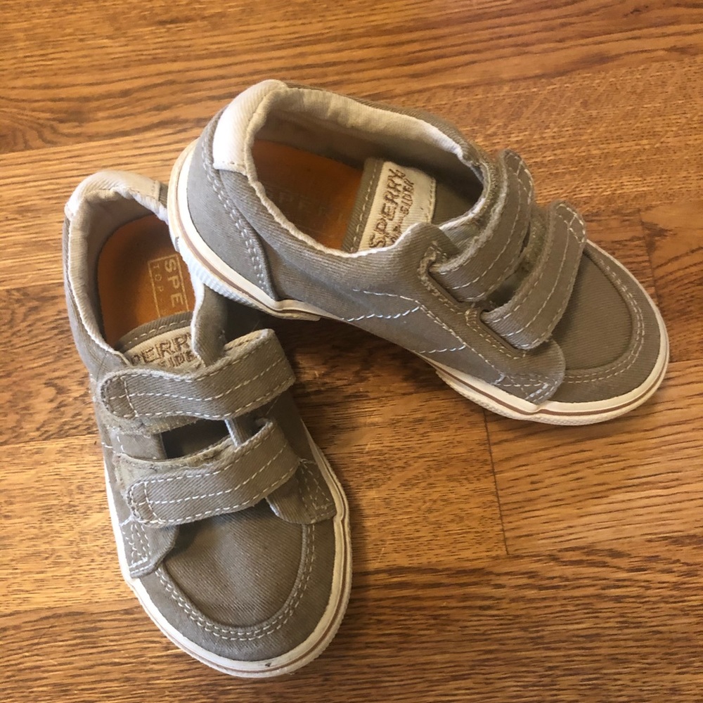 Sherry size 7 boat shoes.
